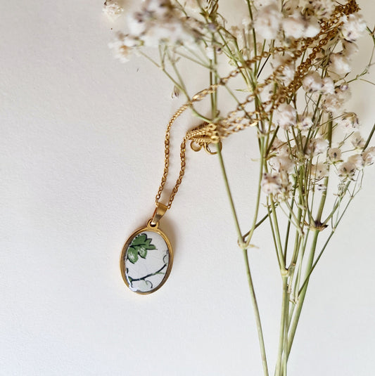 Bijoux en assiette faïence Amandinoise cassée, collier pendentif fleurs Amande, bijoux recyclés, cadeau fête des mères, cadeau anniversaire