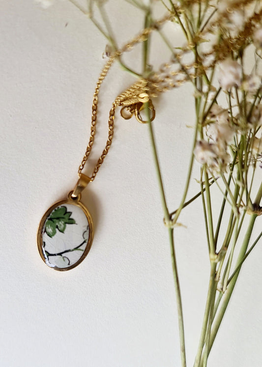 Bijoux en assiette faïence Amandinoise cassée, collier pendentif fleurs Amande, bijoux recyclés, cadeau fête des mères, cadeau anniversaire