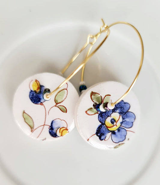 Bijoux en faïence assiette cassée, boucles d'oreilles fleurs, bijoux recyclés, Créoles plaqué Or, cadeau fête des mères, cadeau anniversaire